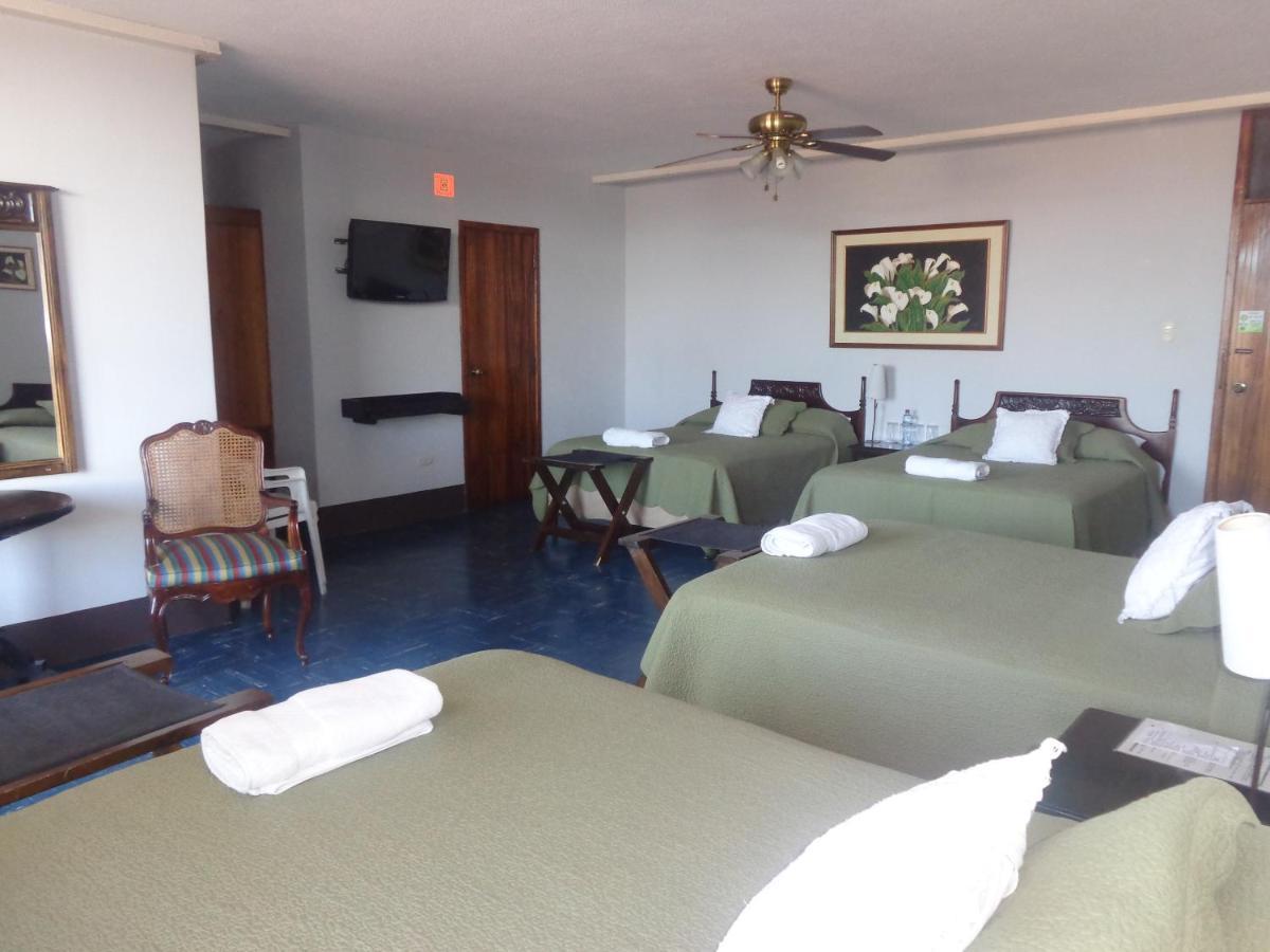 Hotel Dona Carmen Retalhuleu Extérieur photo