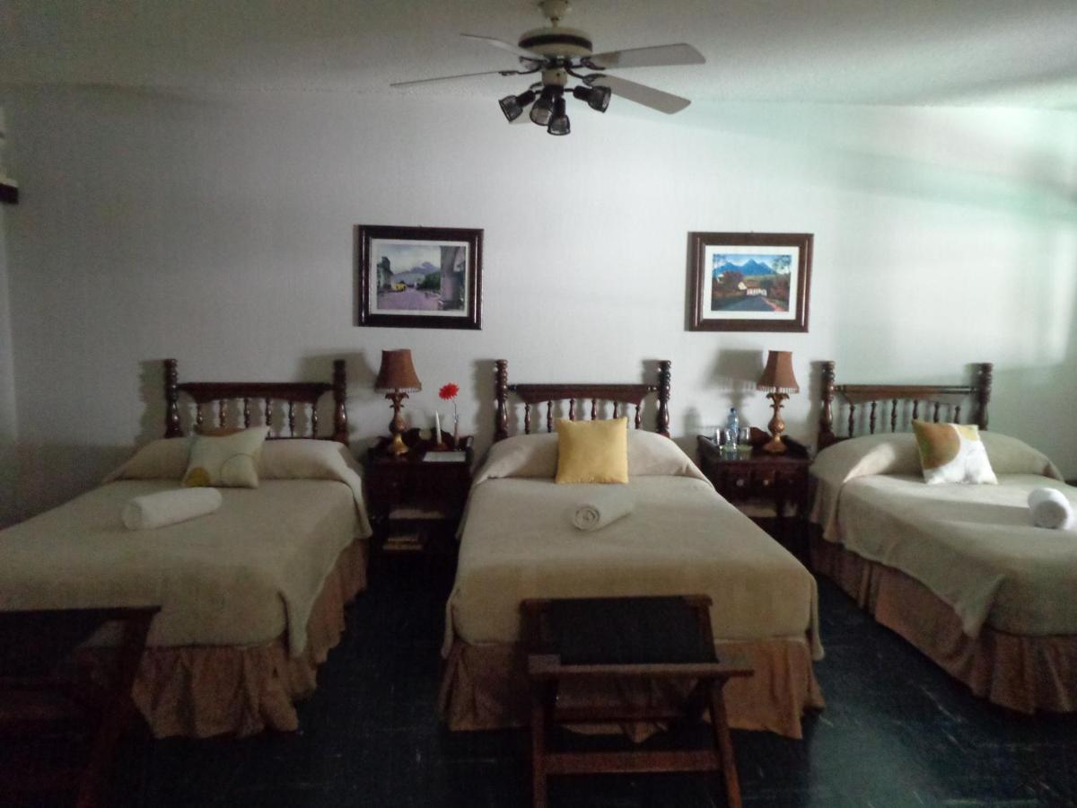 Hotel Dona Carmen Retalhuleu Extérieur photo