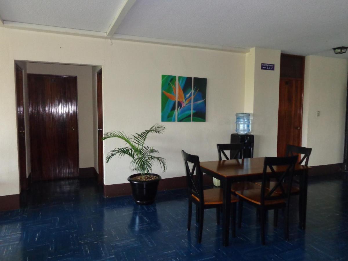 Hotel Dona Carmen Retalhuleu Extérieur photo