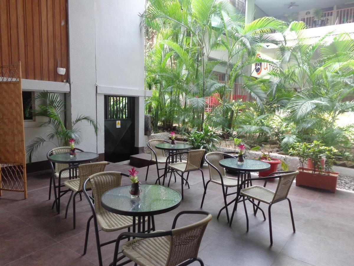 Hotel Dona Carmen Retalhuleu Extérieur photo