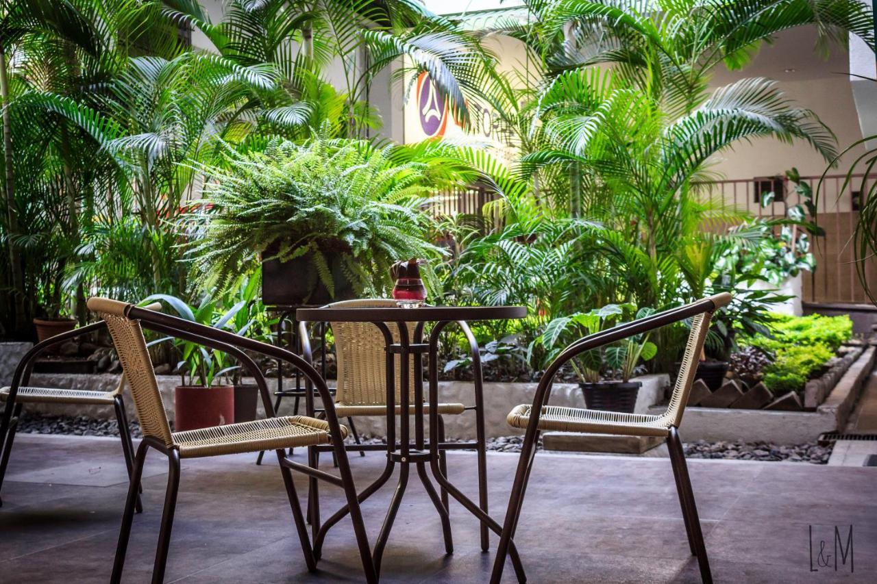 Hotel Dona Carmen Retalhuleu Extérieur photo