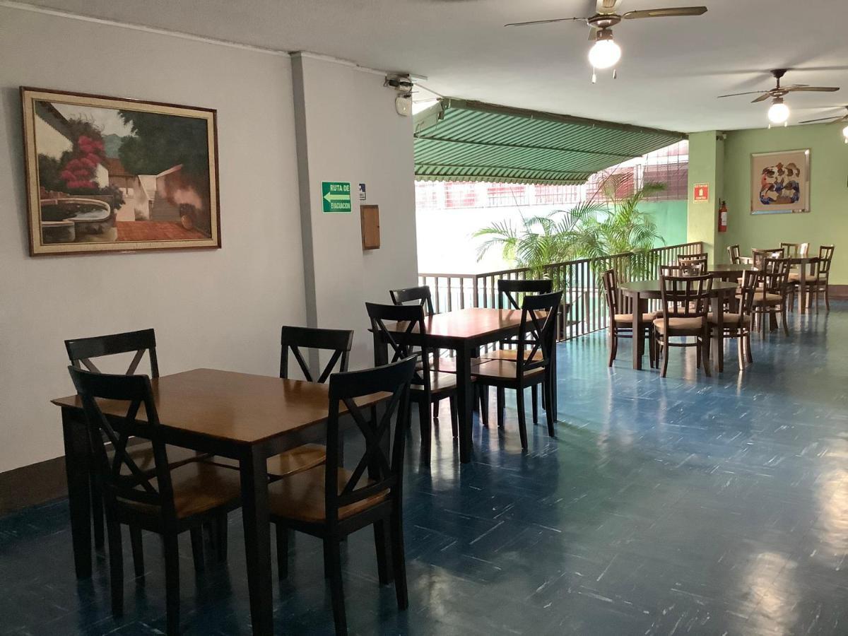 Hotel Dona Carmen Retalhuleu Extérieur photo